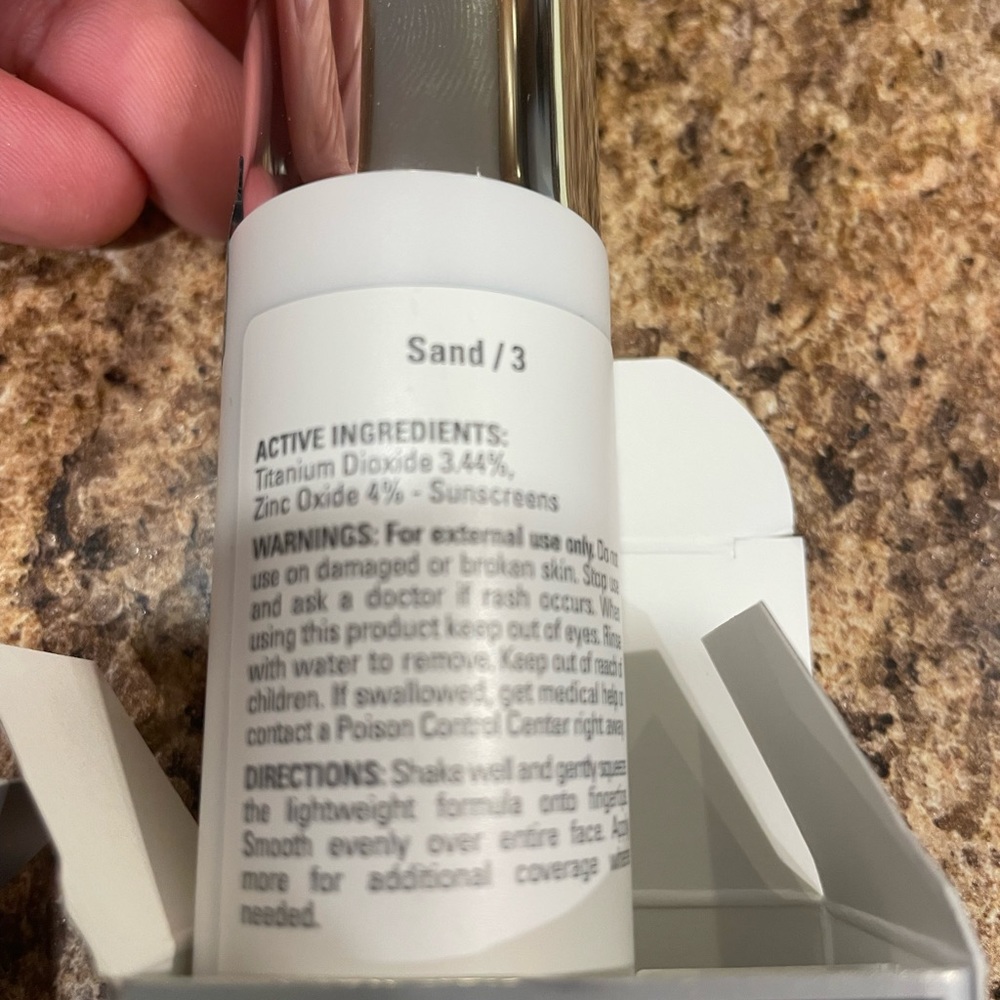 Brand New Rodan + Fields Radiant Defense Perfecting Liquid - Picture 4 of 4